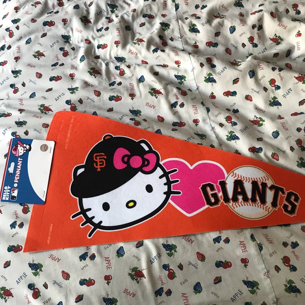 SF GIANTS Hello Kitty triangle flag pennant